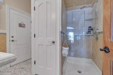 Bath - 13 Riverview Dr, Brick, NJ 08723 photo 7 of 7