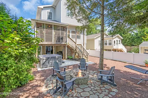 Exterior - 604 Anglesea Ave, Ocean Gate, NJ 08740 photo 5 of 7