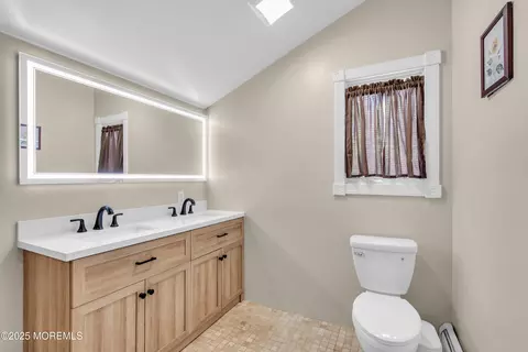 Bath - 604 Anglesea Ave, Ocean Gate, NJ 08740 photo 3 of 3