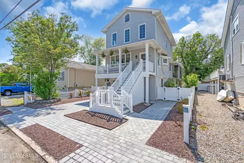 Exterior - 604 Anglesea Ave, Ocean Gate, NJ 08740 photo 2 of 7
