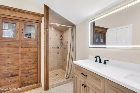 Bath - 604 Anglesea Ave, Ocean Gate, NJ 08740 photo 2 of 3