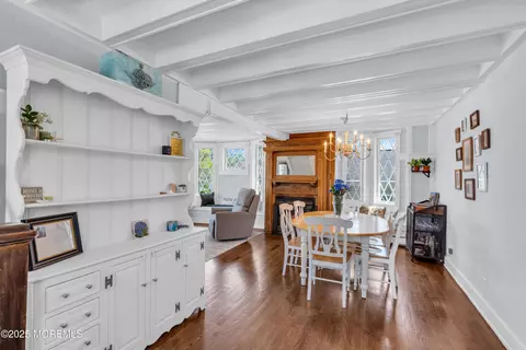 Dining - 604 Anglesea Ave, Ocean Gate, NJ 08740 photo 2 of 4