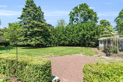 Exterior - 14 Robin Rd, Rumson, NJ 07760 photo 5 of 6