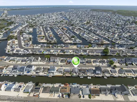 68 Gregg Dr, Beach Haven West, NJ 08050