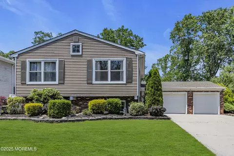 12 Silversmith Ct, Howell, NJ 07731