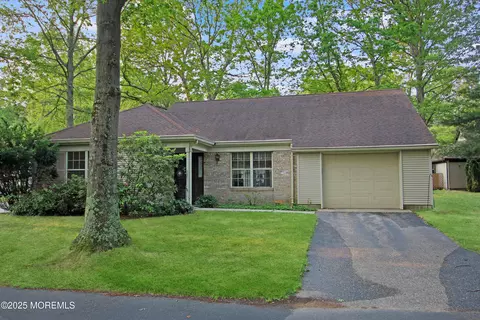612 Petunia Ln S, Whiting, NJ 08759