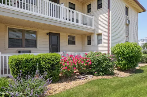 89 Wharfside Dr, Monmouth Beach, NJ 07750