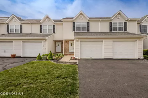29 Lorenzo Ct, Aberdeen, NJ 07747