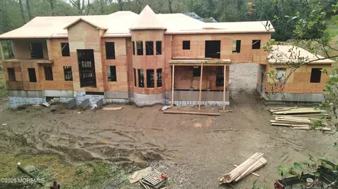 1 E Davey Pl, Holmdel, NJ 07733