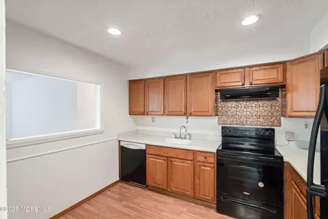 Kitchen - 117 Northrup Dr, Brick, NJ 08724 photo 1 of 2