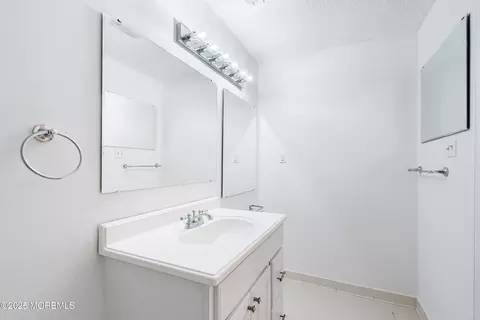 Bath - 117 Northrup Dr, Brick, NJ 08724 photo 2 of 2