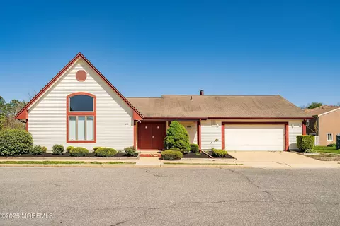 Exterior - 117 Northrup Dr, Brick, NJ 08724 photo 4 of 7