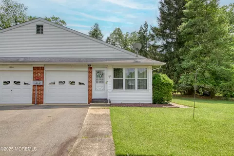 186 Laurel Pl #B, Whiting, NJ 08759