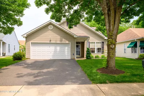 9 Sunflower Ln, Brick, NJ 08724