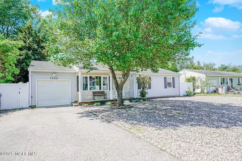 1233 Dove St, Toms River, NJ 08753