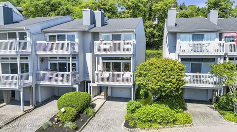 1 Portland Rd #13, Highlands, NJ 07732