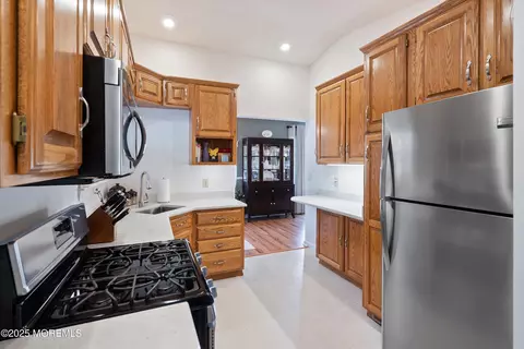5 E Jack St, Hazlet, NJ 07730 photo 8
