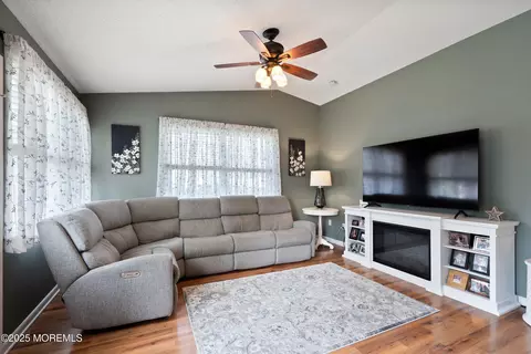 5 E Jack St, Hazlet, NJ 07730 photo 3