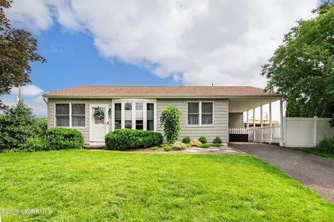 5 E Jack St, Hazlet, NJ 07730