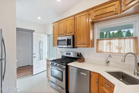 5 E Jack St, Hazlet, NJ 07730 photo 7