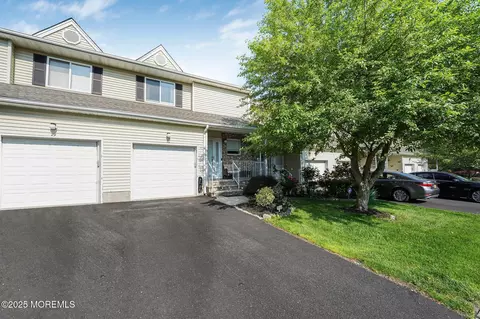 30 Forest Garden Dr, Matawan, NJ 07747