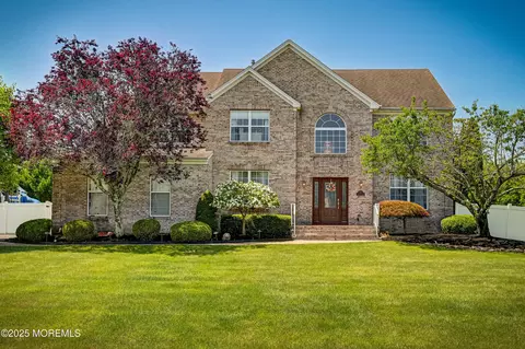 201 Manfre Ct, Freehold, NJ 07728