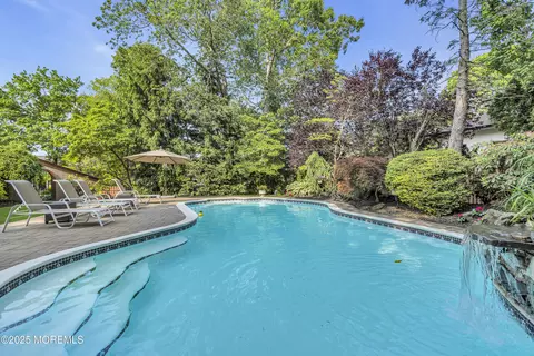 Exterior - 635 Winding River Rd, Brick, NJ 08724 photo 8 of 11