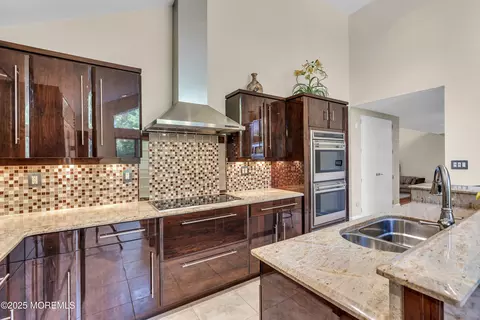 Kitchen - 635 Winding River Rd, Brick, NJ 08724 photo 2 of 8