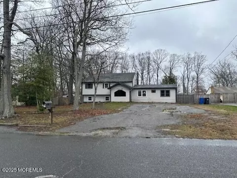 1720 Mohawk Dr, Toms River, NJ 08753