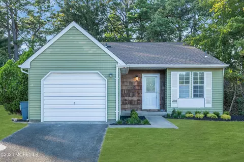 6 Golden Ct #62, Whiting, NJ 08759