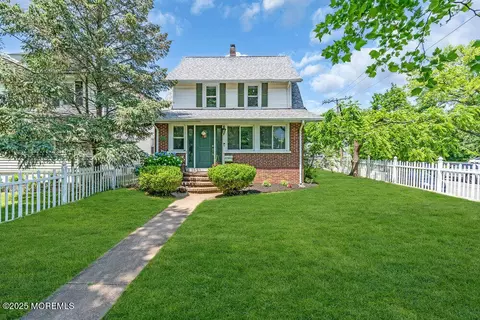 208 E Bergen Pl, Red Bank, NJ 07701