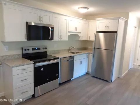 5 D Wintergreen Ln, Whiting, NJ 08759
