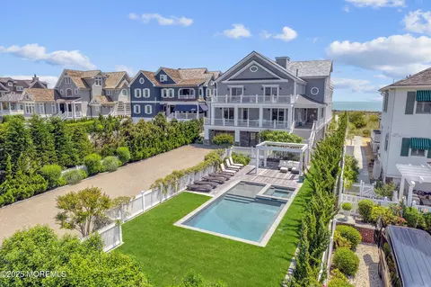 1055 Ocean Ave, Mantoloking, NJ 08738