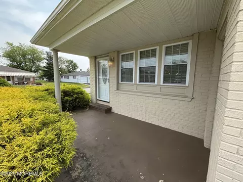 2 Corinth Pl, Toms River, NJ 08757