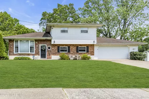 36 Wilson Dr, Howell, NJ 07731