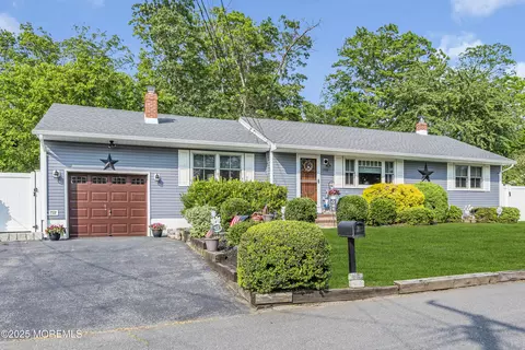 711 Hardean Rd, Brick, NJ 08724