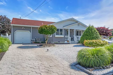 421 Laurel Blvd, Lanoka Harbor, NJ 08734