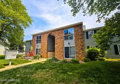 9 Seattle Ct # -2, Freehold, NJ 07728