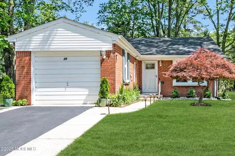 29 Bowie Dr, Whiting, NJ 08759