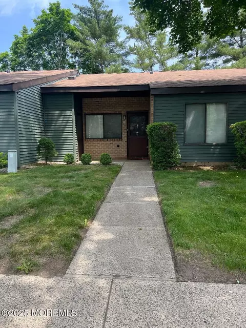 212 Covered Bridge Blvd #D, Manalapan, NJ 07726
