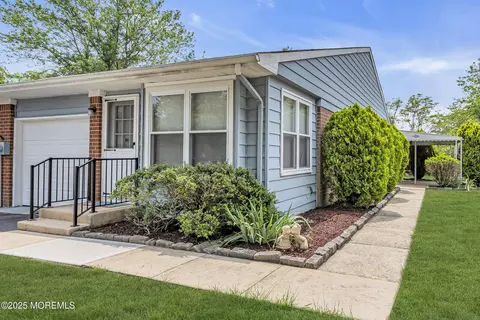 32 Independence Pkwy # B, Whiting, NJ 08759