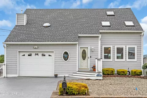 654 Fairview Ln, Forked River, NJ 08731