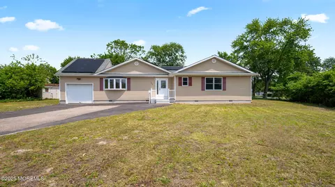 125 Orangewood Dr, Brick, NJ 08723