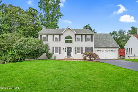 18 Brentwood Dr, Jackson, NJ 08527