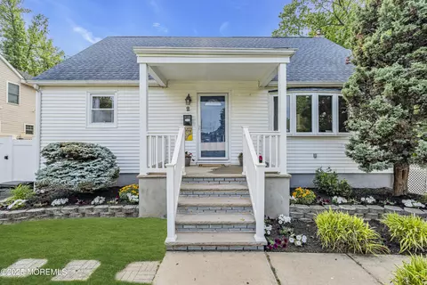 2 8th St, Aberdeen, NJ 07747