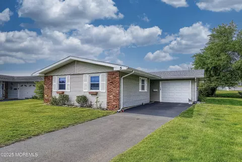 5 Lodge Ct, Brick, NJ 08724