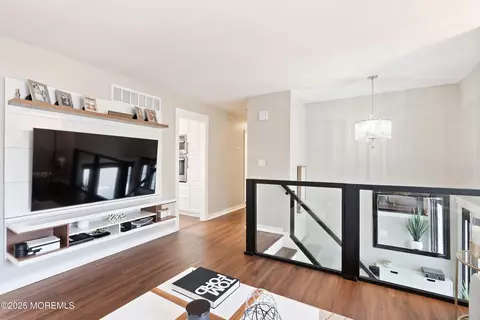 4 Wisteria Pl, Howell, NJ 07731