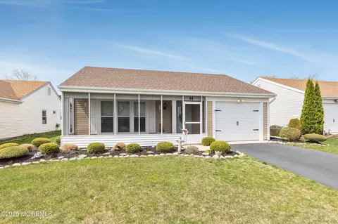 14 Turnbridge Row, Manchester, NJ 08759