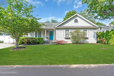 109 Capstan Ave, Beachwood, NJ 08722