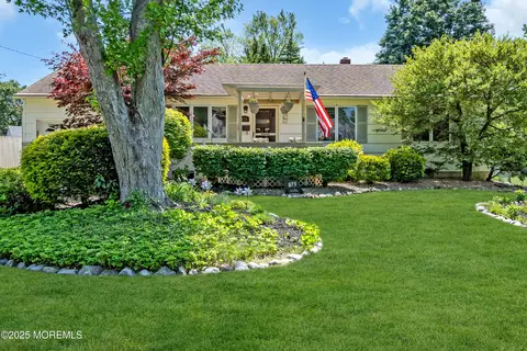 873 Roundtree Dr, Toms River, NJ 08753